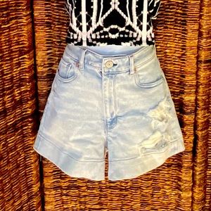 NWOT American Eagle Mom Short